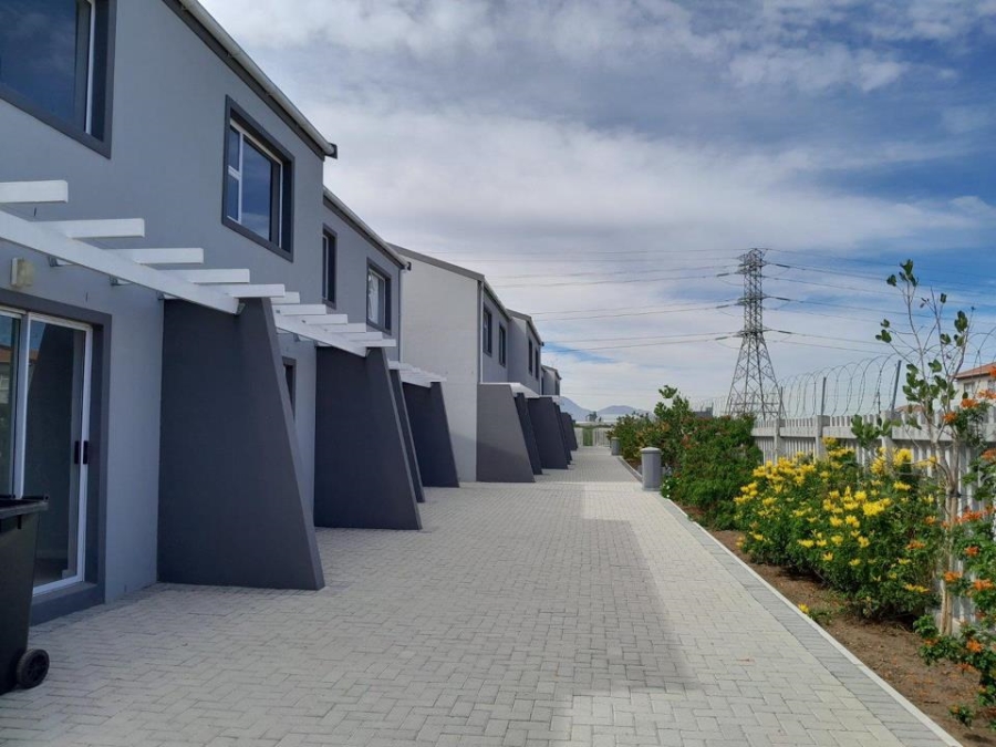 2 Bedroom Property for Sale in Stratford Green Western Cape